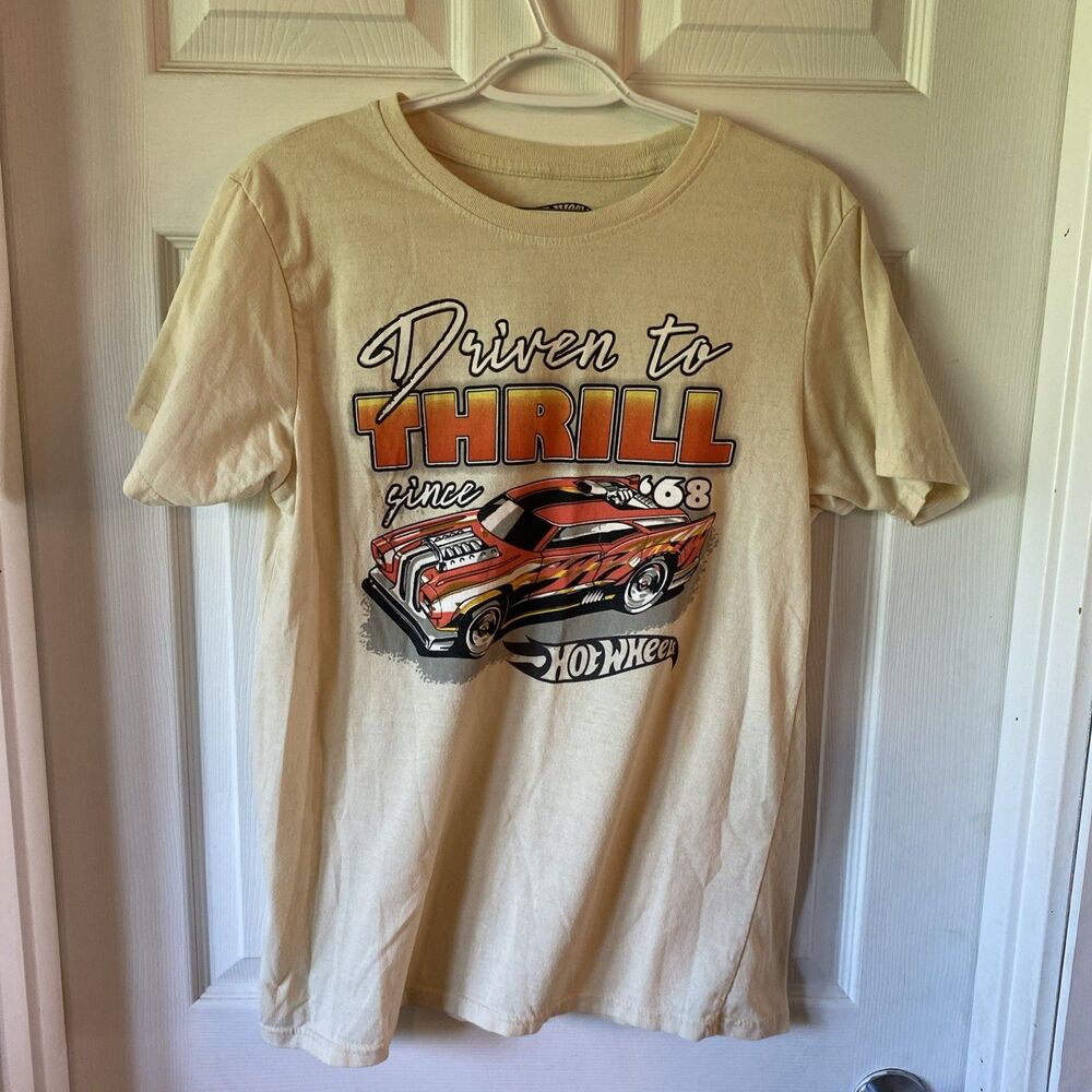 Hot Wheels Driven to Thrill Since 1968 Graphic T-Shirt Beige Size Medium